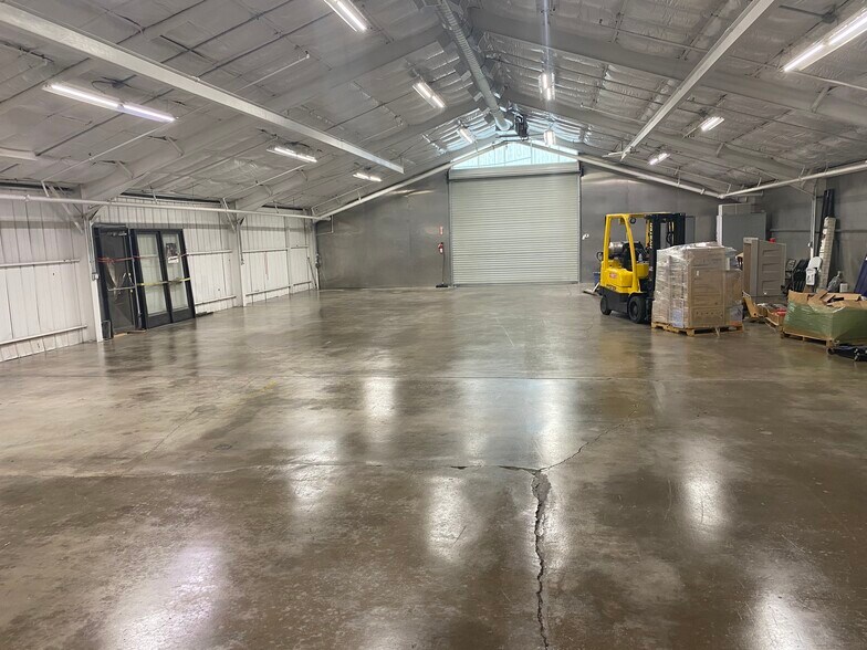 More Photos Of 13586 Central Rd, Apple Valley Unknown For Lease