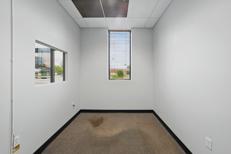 More Photos Of 9552 York Alpha Dr, North Royalton Service For Sale