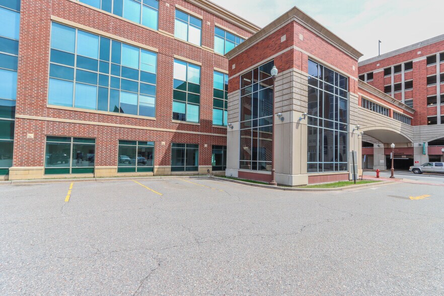 More Photos Of 11 Scott St, Wausau Office For Lease