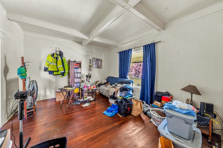 More Photos Of 807 NW 5th St, Grants Pass Apartments For Sale