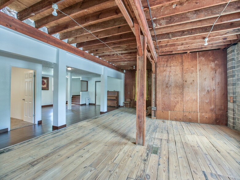 More Photos Of 765 E Washington St, Monticello Auto Repair For Sale