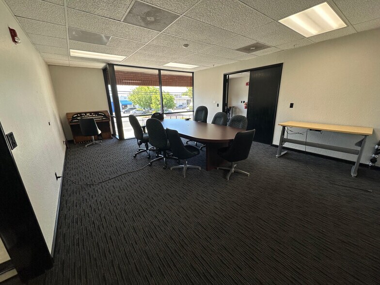 More Photos Of 456 E McGlincy Ln, Campbell Manufacturing For Sale