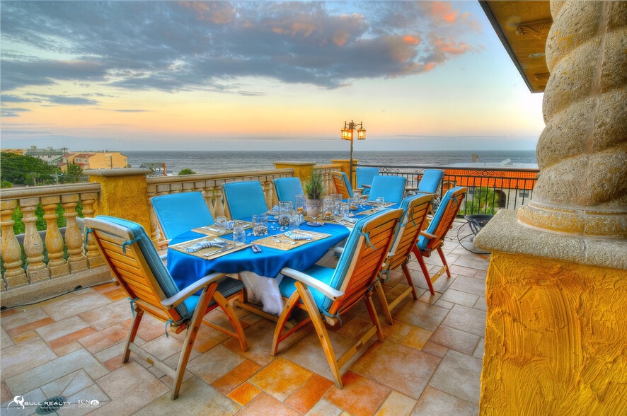 More Photos Of 935 Beachview Dr, Saint Simons Island Hotel For Sale