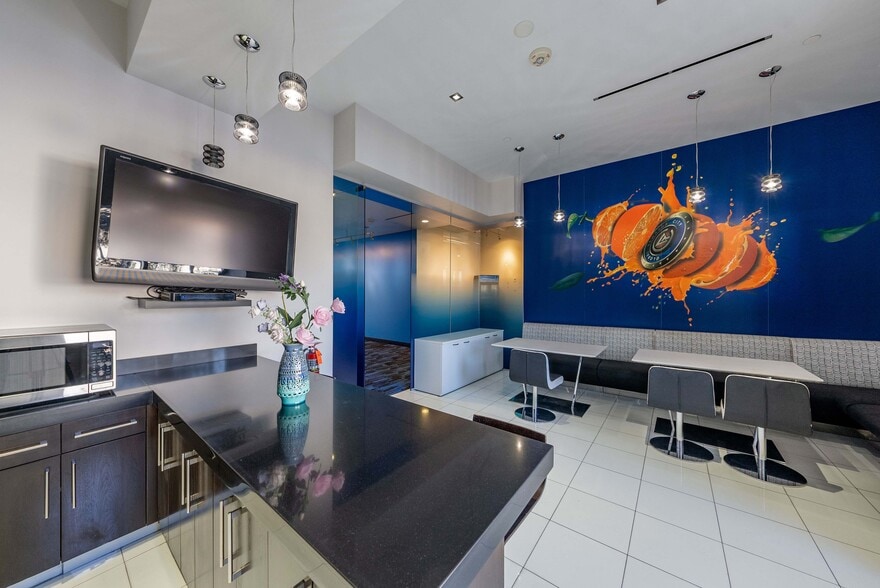 More Photos Of 2960 W Sahara Ave, Las Vegas Office For Lease