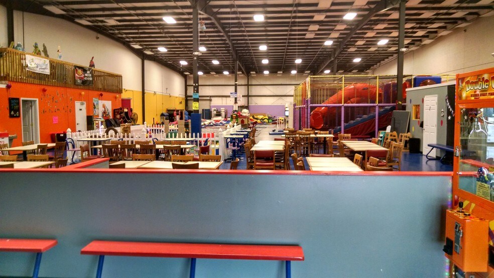 More Photos Of 1510 Stuart Rd, Cleveland Flex For Sale