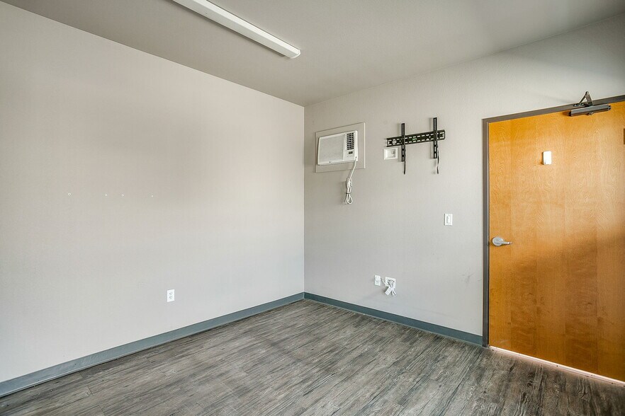 More Photos Of 1150 Blue Mound Rd W, Haslet Warehouse For Lease