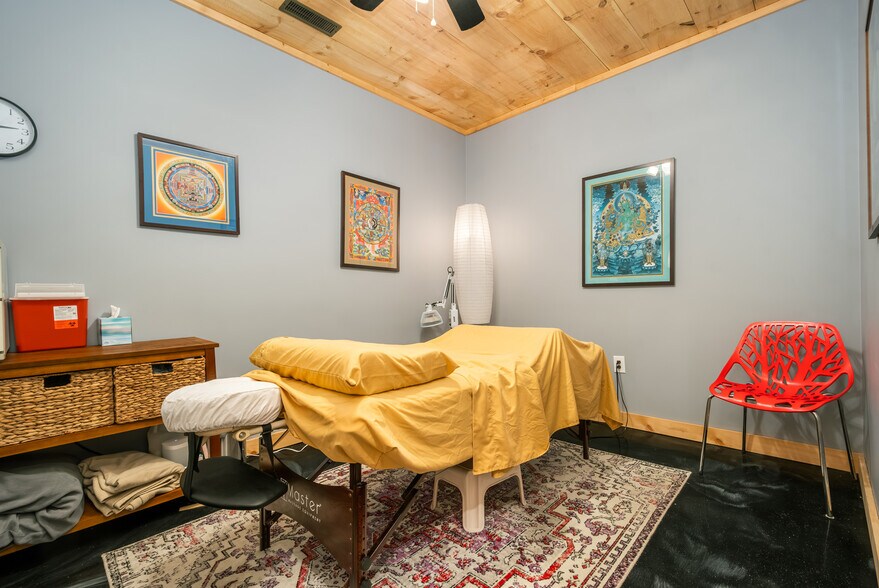 More Photos Of 541 Spruce St, Thomas Flex For Sale