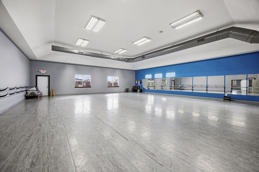 More Photos Of 4820 Armar Dr SE, Cedar Rapids Office For Sale