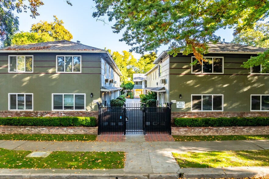 More Photos Of 2811 F St, Sacramento Apartments For Sale