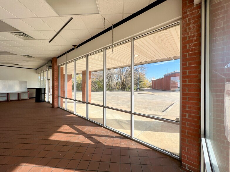 More Photos Of 5959 NW Expressway St, Oklahoma City Freestanding For Lease