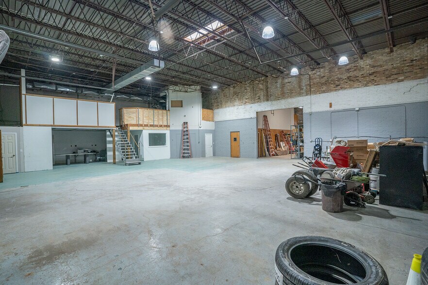 More Photos Of 5439-5441 Merriam Dr, Merriam Warehouse For Sale