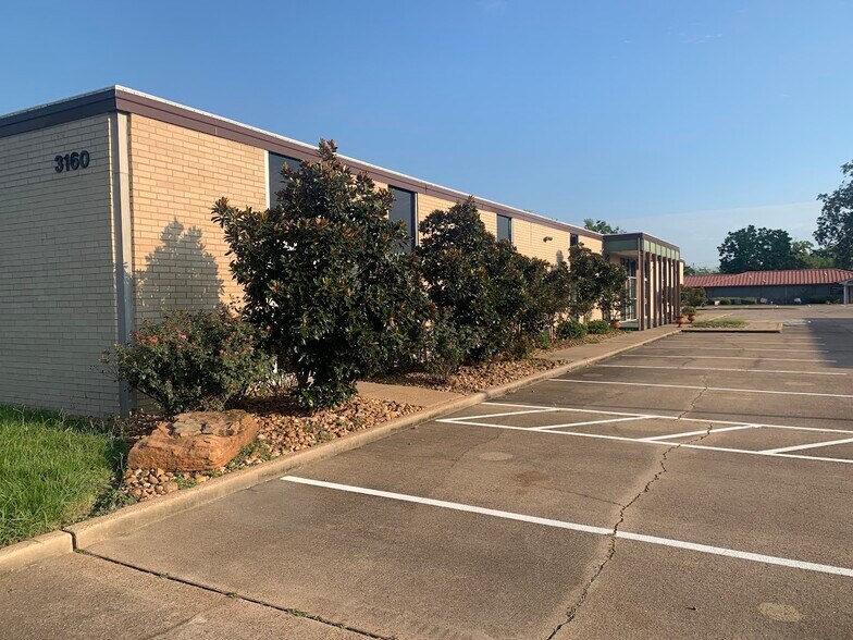 More Photos Of 3160 Fannin St, Beaumont Office For Sale