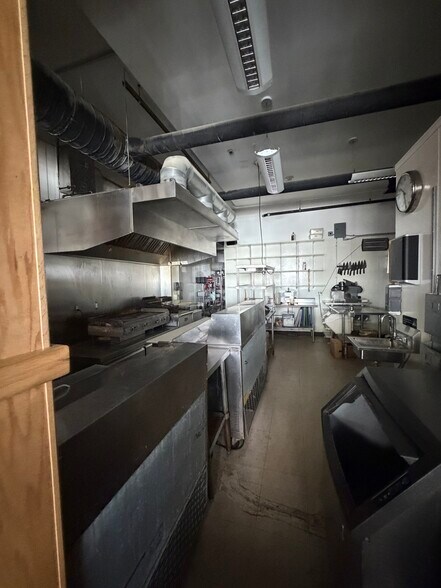 More Photos Of 740-768 Purchase St, New Bedford Restaurant For Lease