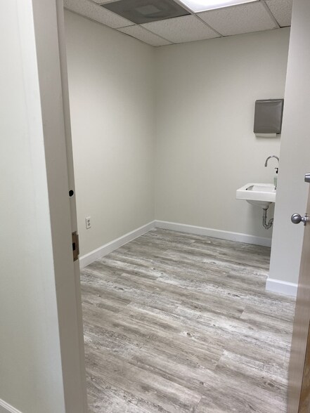 More Photos Of 1830 Town Center Dr, Reston Medical For Sale