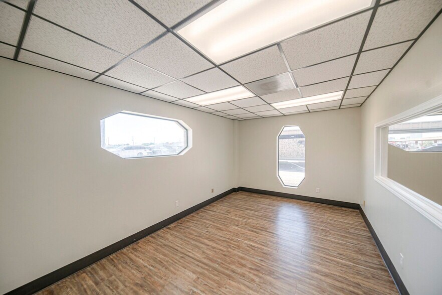 More Photos Of 1410 Rankin Hwy, Midland Office For Sale
