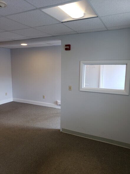 More Photos Of 22 Lark Industrial Pky, Greenville Warehouse For Lease