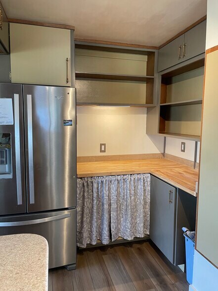 More Photos Of 370 N State St, Shelley Storefront Retail Residential For Lease