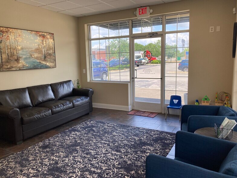 More Photos Of 5618 Brainerd Rd, Chattanooga Medical For Sale