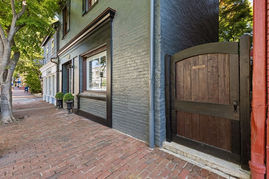 Primary Photo Of 63 Main St, Warrenton Office For Sale