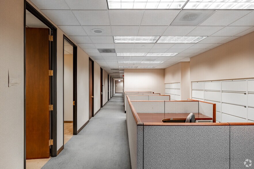 More Photos Of 55 W Wacker Dr, Chicago Office For Lease