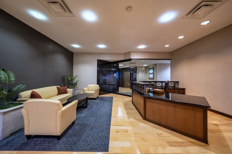 More Photos Of 13465 Midway Rd, Farmers Branch Office For Lease