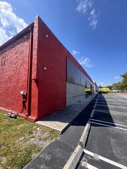 More Photos Of 1360 NW 88th Ave, Doral Bar For Sale
