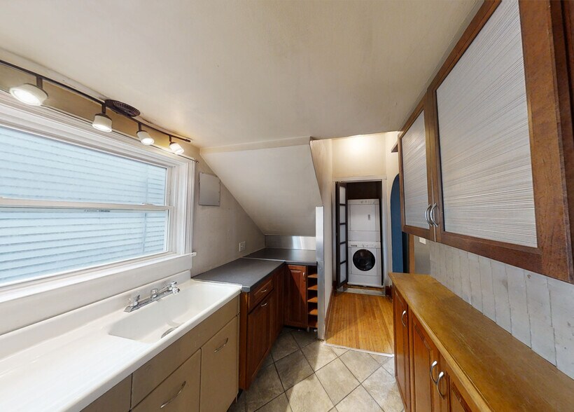 More Photos Of 342-344 W 9th St, Erie Apartments For Sale
