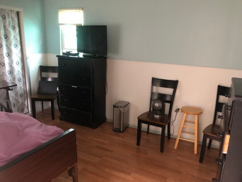 More Photos Of 264 E 2nd St, San Jacinto Assisted Living For Sale