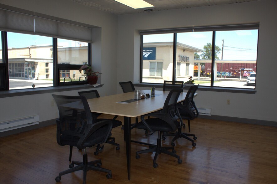 More Photos Of 601 SE 5th St, Topeka Office For Lease