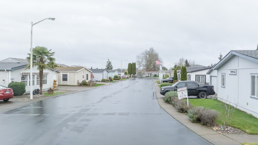More Photos Of 3445 Hidden View Ln NE, Salem Manufactured Housing Mobile Home Park For Sale