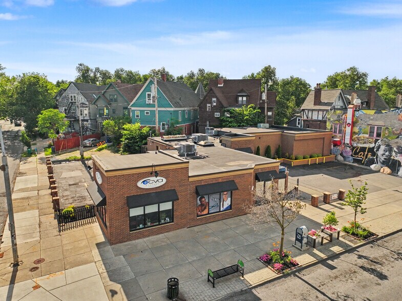 Primary Photo Of 932 Elmwood Ave, Buffalo Flex For Sale