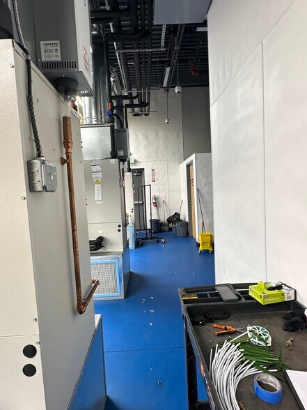 More Photos Of 246 Suffolk Ln, Gardner Manufacturing For Sale