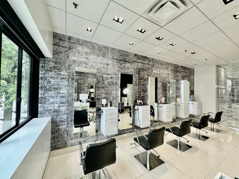 More Photos Of 181 Greenwich Ave, Greenwich Freestanding For Lease