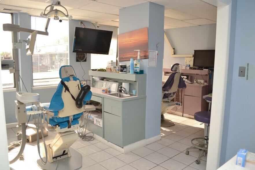 More Photos Of 2071 Irving Park Rd, Hanover Park Medical For Lease