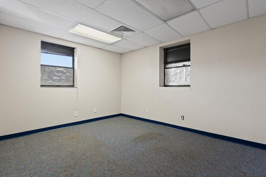 More Photos Of 5021 W Nassau St, Tampa Manufacturing For Lease