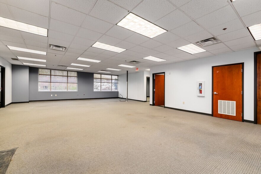 More Photos Of 8740 Orion Pl, Columbus Office For Lease