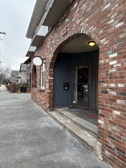 More Photos Of 511 Humphrey St, Swampscott Medical For Lease