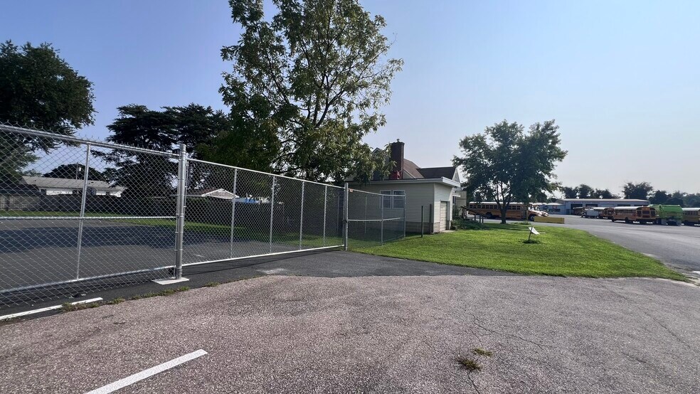 More Photos Of 6 NW Salevan Pl, Milford Warehouse For Lease