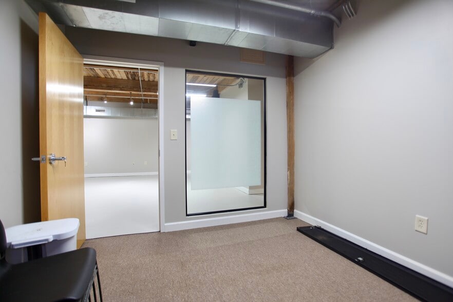More Photos Of 508 W 5th St, Charlotte Office For Sale