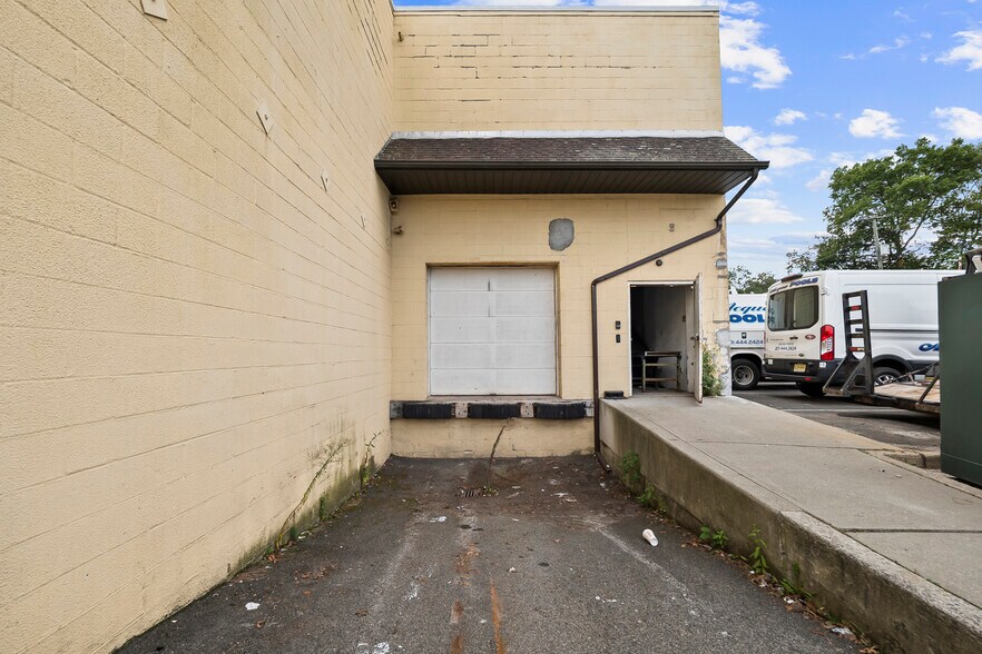 More Photos Of 189 Greenwood Ave, Midland Park Warehouse For Lease