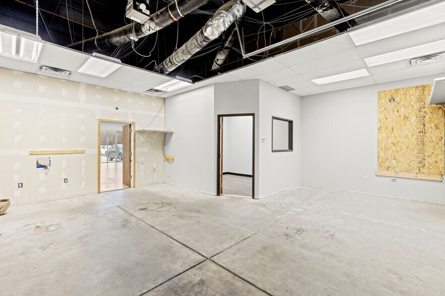 More Photos Of 275 Waneka Pky, Lafayette Freestanding For Lease