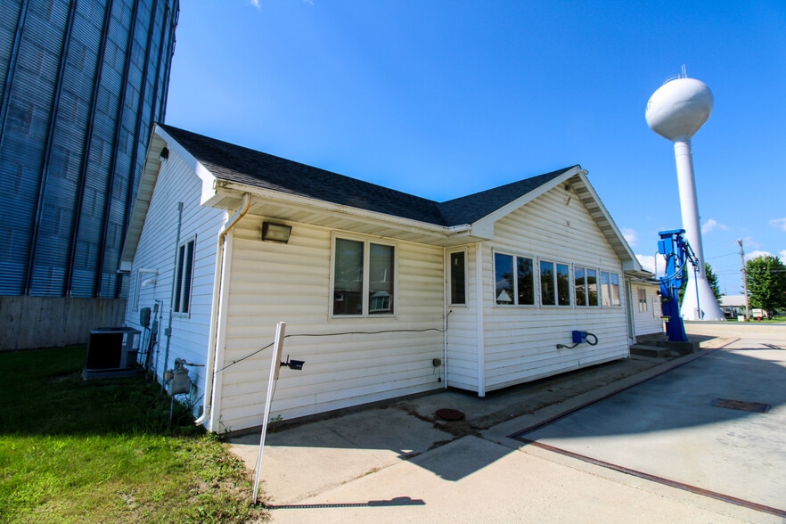 More Photos Of 135 E Front St, Claremont Specialty For Sale