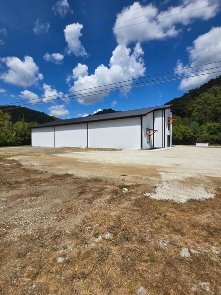 More Photos Of 9585 Campton Rd, Stanton Light Distribution For Sale