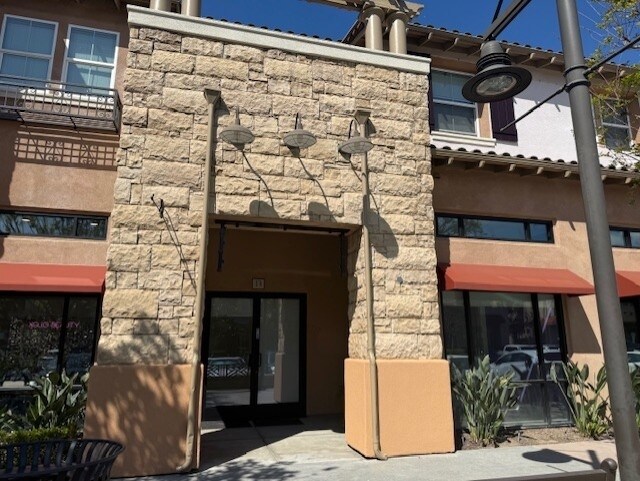 More Photos Of 211 Village Commons Blvd, Camarillo Storefront Retail Residential For Lease