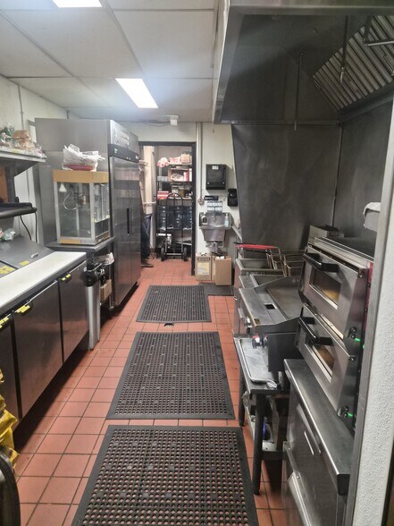 More Photos Of 33729 Ford Rd, Garden City Bar For Lease