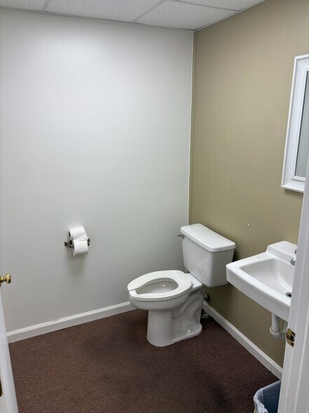 More Photos Of 1635-4 E Dixon Blvd, Shelby Flex For Lease