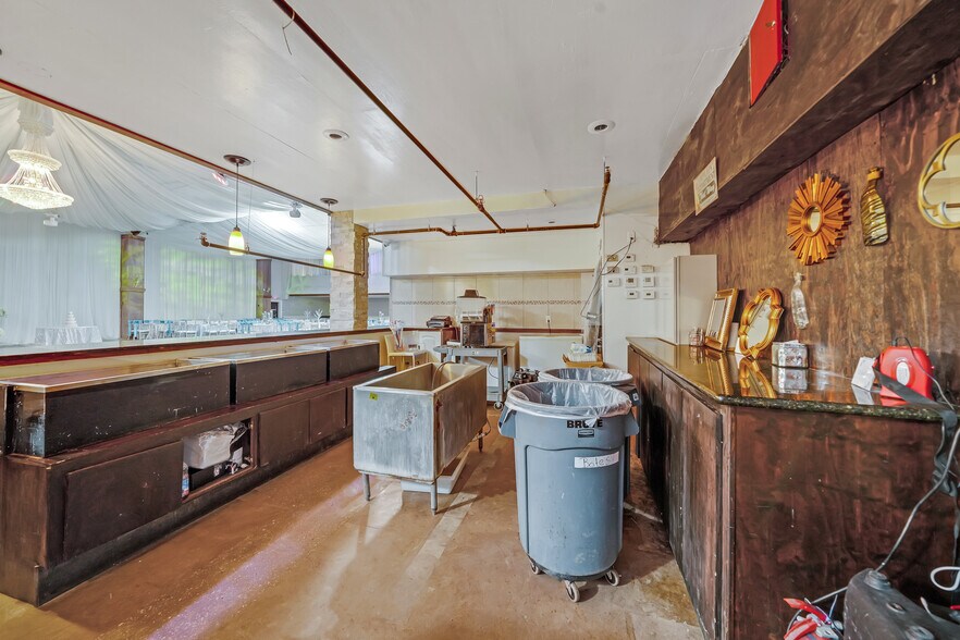 More Photos Of 8012 Endor, Houston Warehouse For Lease