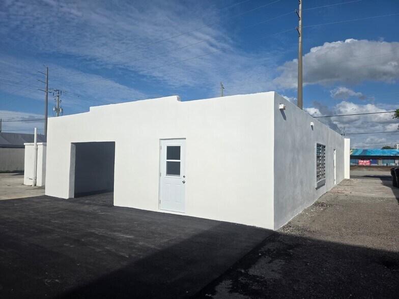 More Photos Of 221-225 N Dixie Hwy, Hallandale Beach Auto Repair For Lease