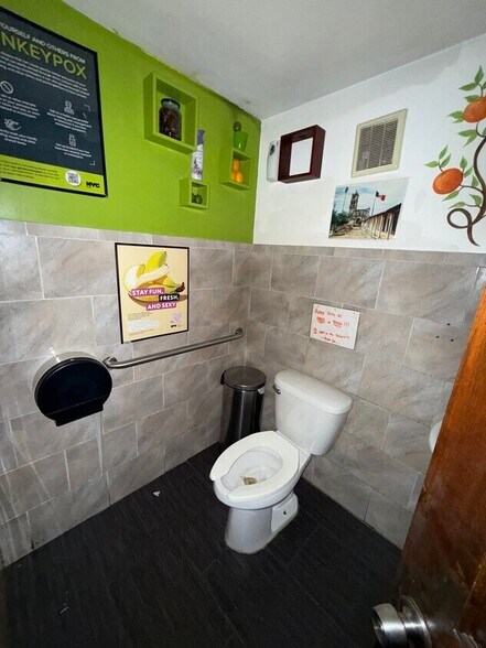 More Photos Of 671-689 Washington Ave, Brooklyn Storefront For Lease