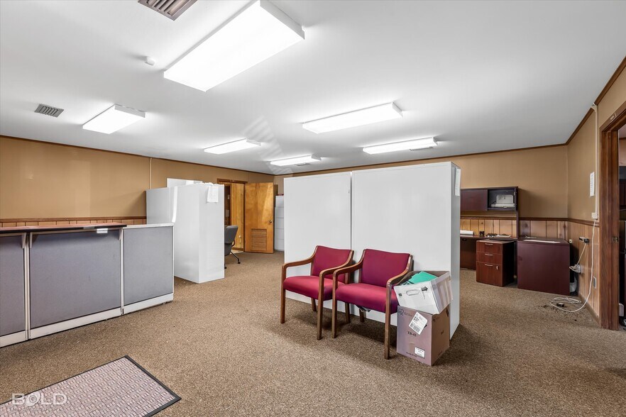 More Photos Of 523 Oxford Rd, Mansfield Office For Sale